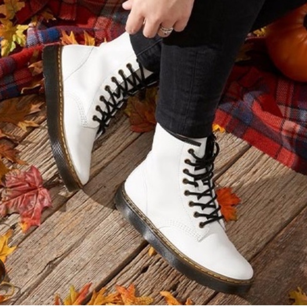 Dr. Martens Zavala White Patent Leather 8 Eye Combat Boots Women’s Size 7